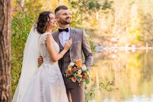 Quels sont les conseils pour réussir ses photos de mariage avec des pierres précieuses ?